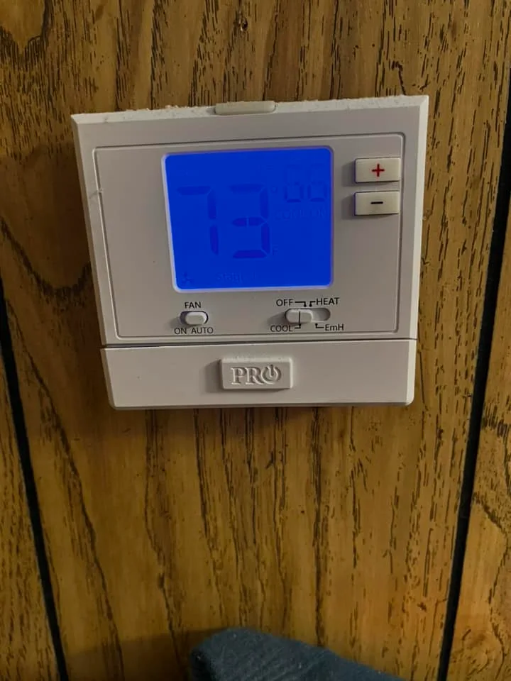 NON PROGRAMMABLE THERMOSTAT HOLDING 73 DEGREES, INSTALLED BY GREAT LAKES COMFORT IN HOWELL, MI