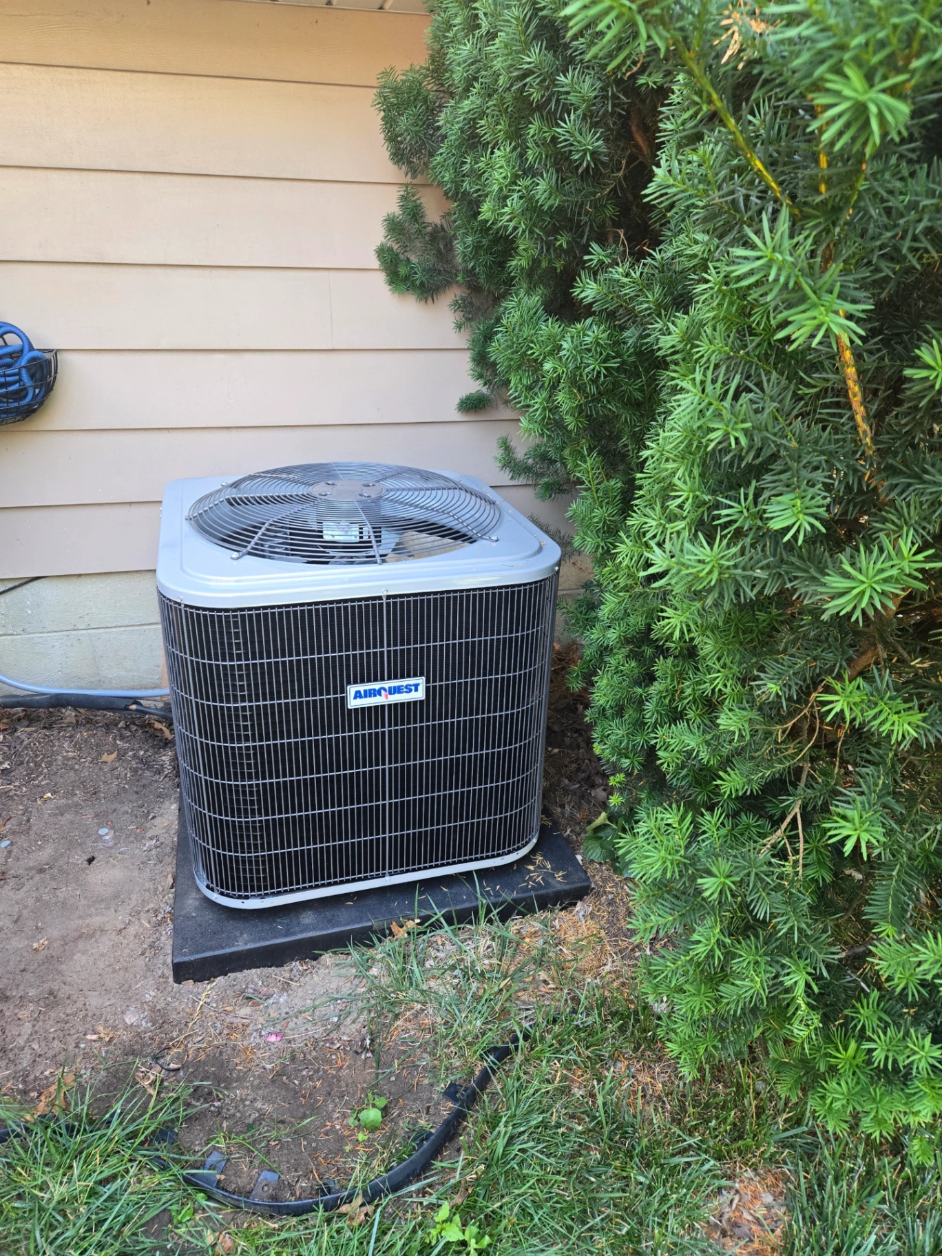AC unit installed by Great Lakes Comfort next to an Ann Arbor, MI home